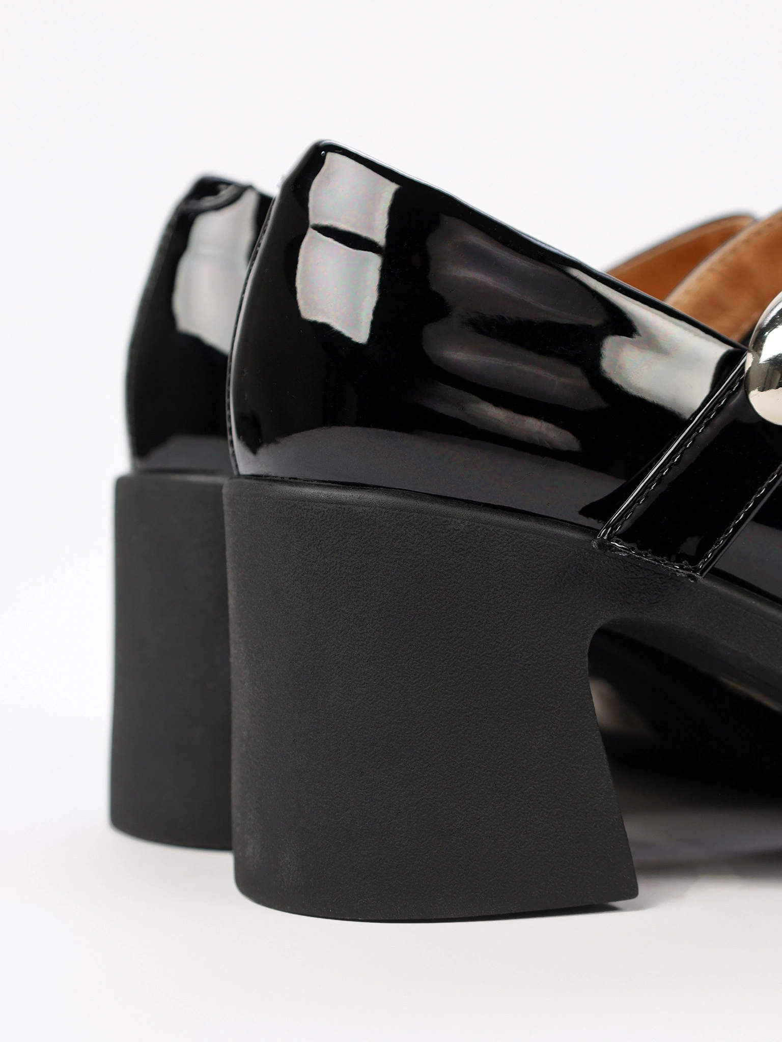 Туфли мэри-джэйн лакированные черного цвета на высоком каблуке